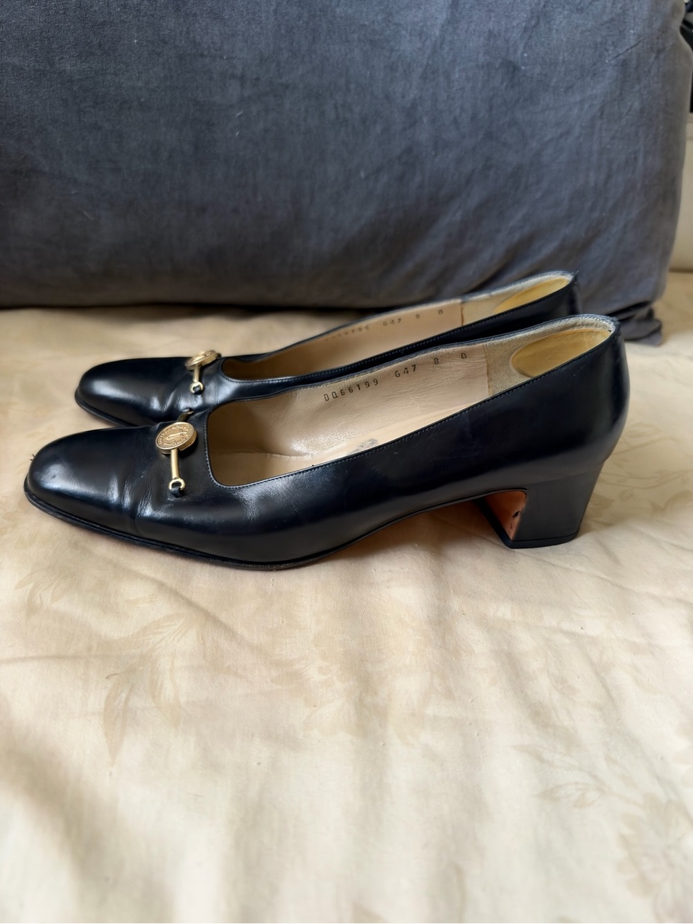 Salvatore Ferragamo Black Leather Mid-Heel Pumps with Gold Medallion - Picture 4 of 8